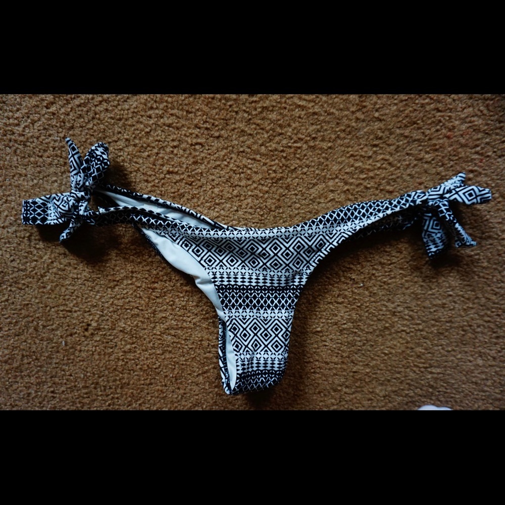Victoria’s Secret side tie itsy bottom